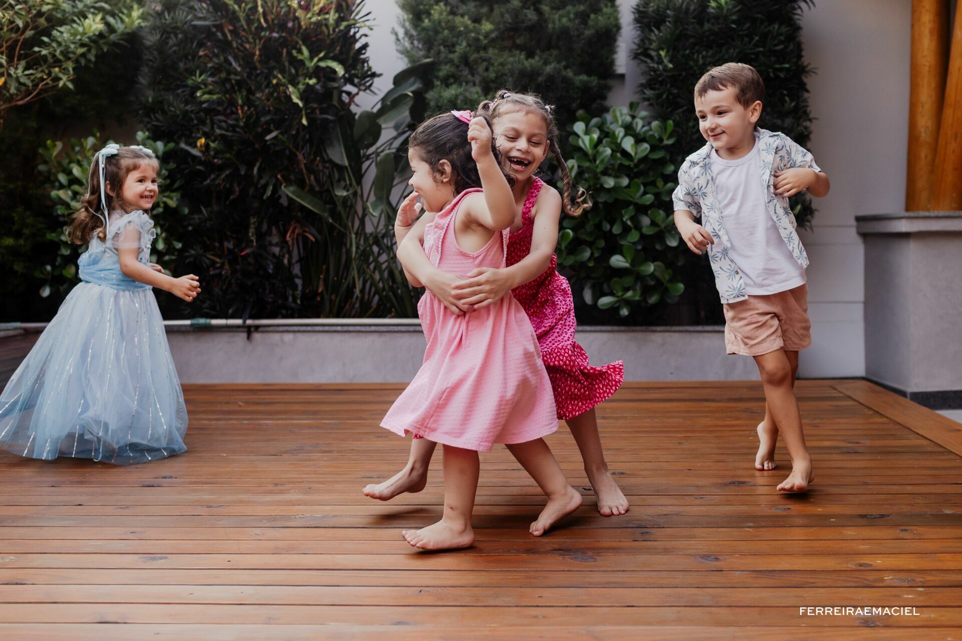 Foto Fotografia Aniversário Infantil de 3 anos da Isis e do Davi em comemoração intimista em casa em Araranguá SC - Imagem 25