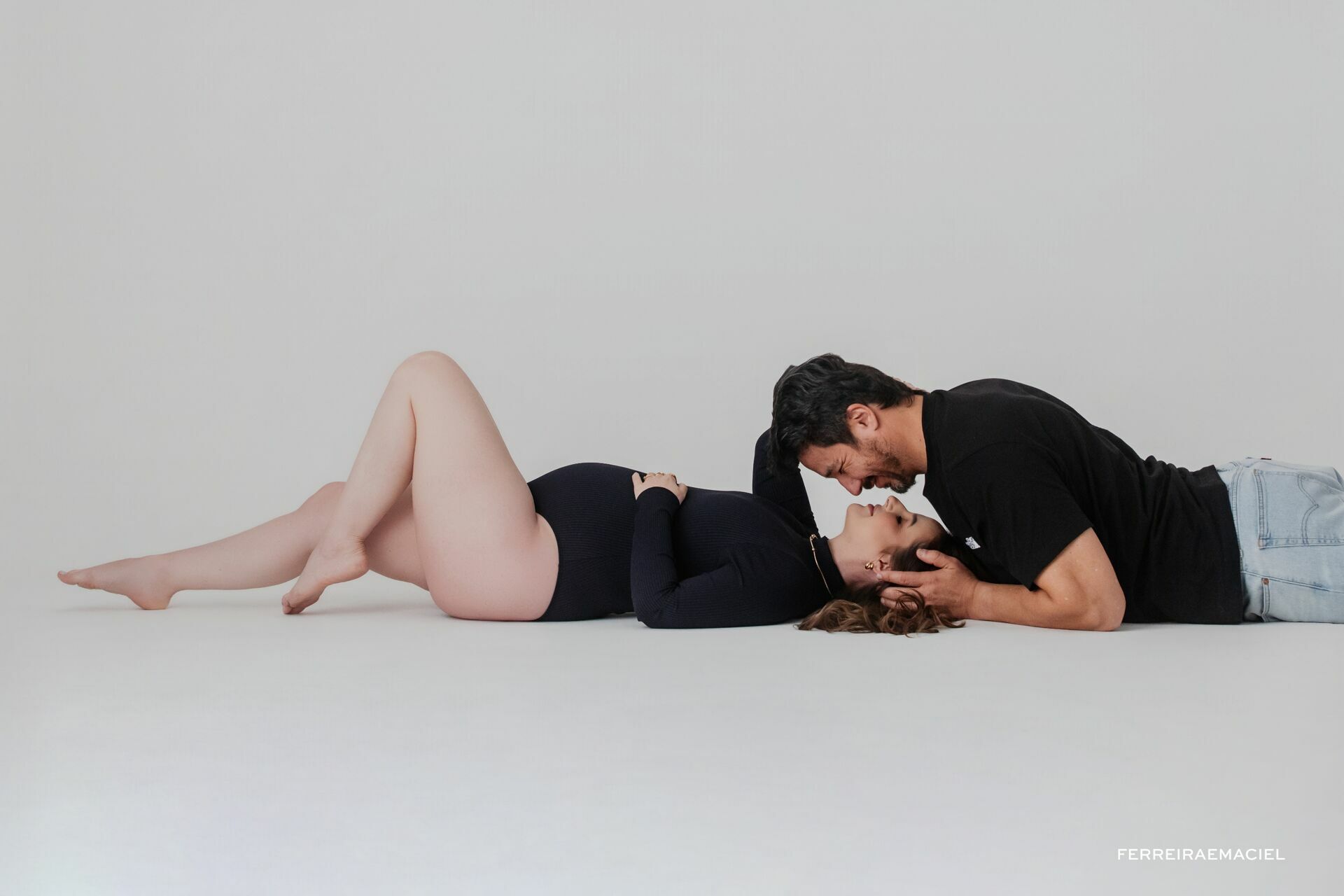 Foto Ensaio Gestante em Estúdio – Karina Mezzari – Fotografia Profissional e Produção de Moda – Araranguá SC - Imagem 29