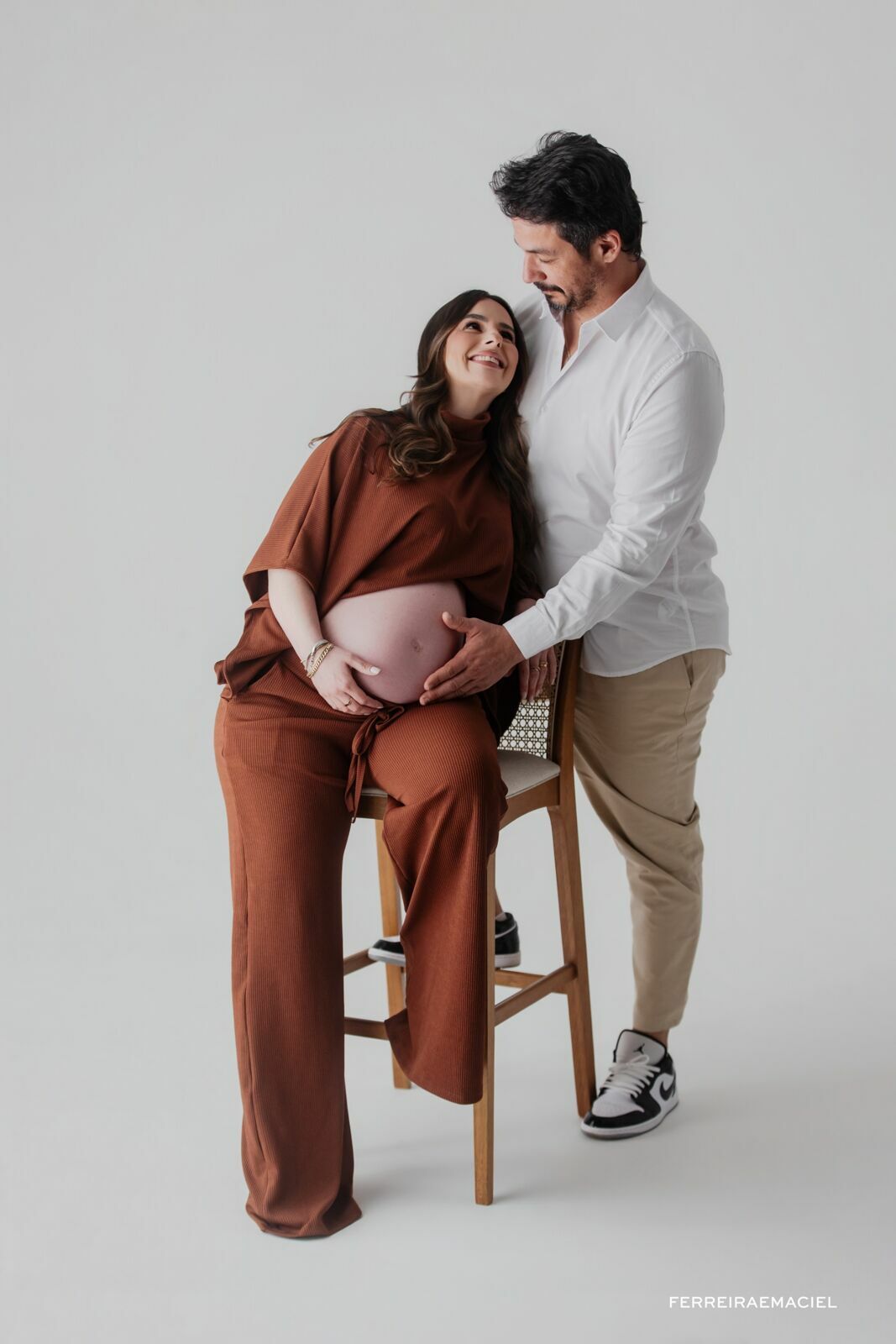 Foto Ensaio Gestante em Estúdio – Karina Mezzari – Fotografia Profissional e Produção de Moda – Araranguá SC - Imagem 3