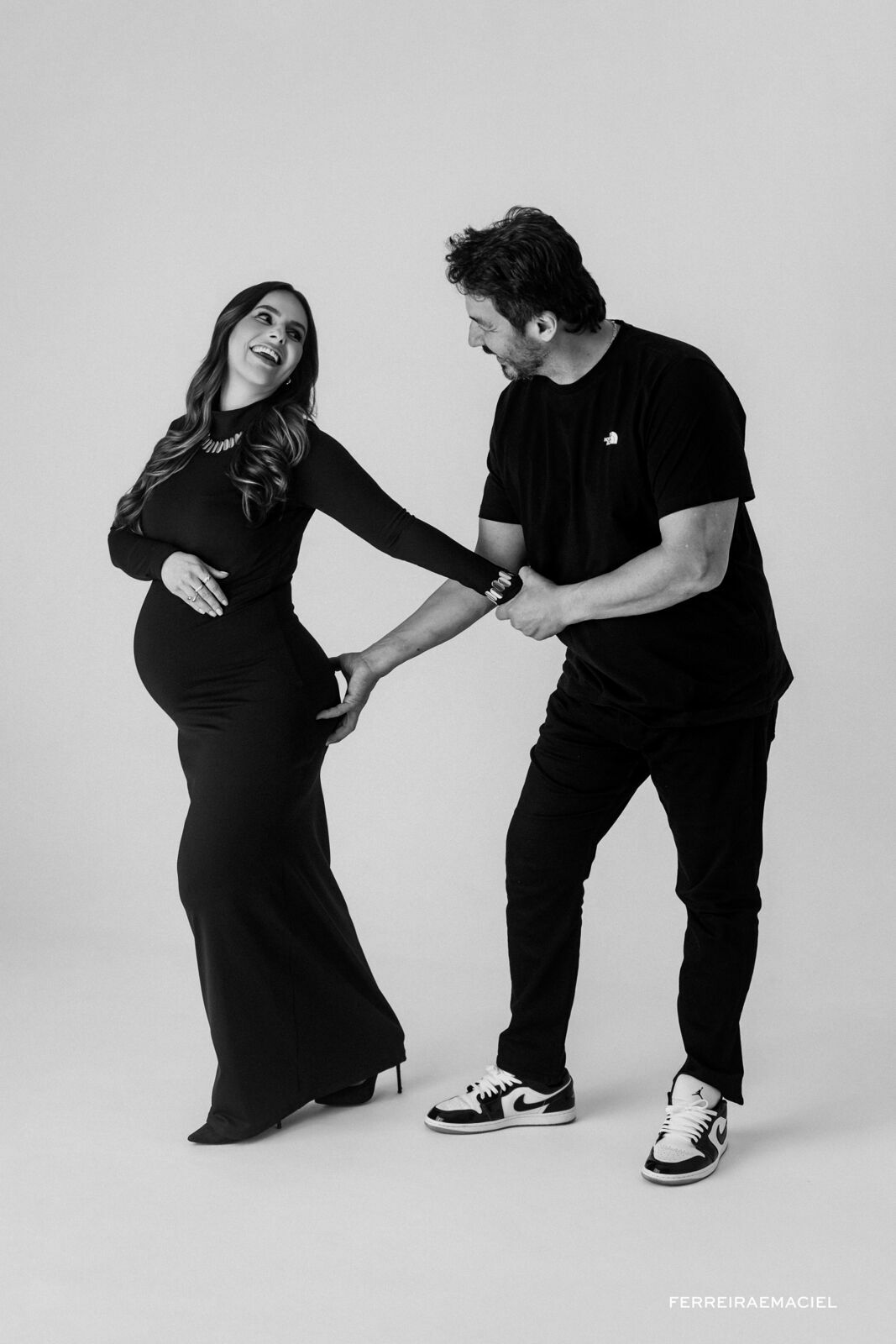 Foto Ensaio Gestante em Estúdio – Karina Mezzari – Fotografia Profissional e Produção de Moda – Araranguá SC - Imagem 14