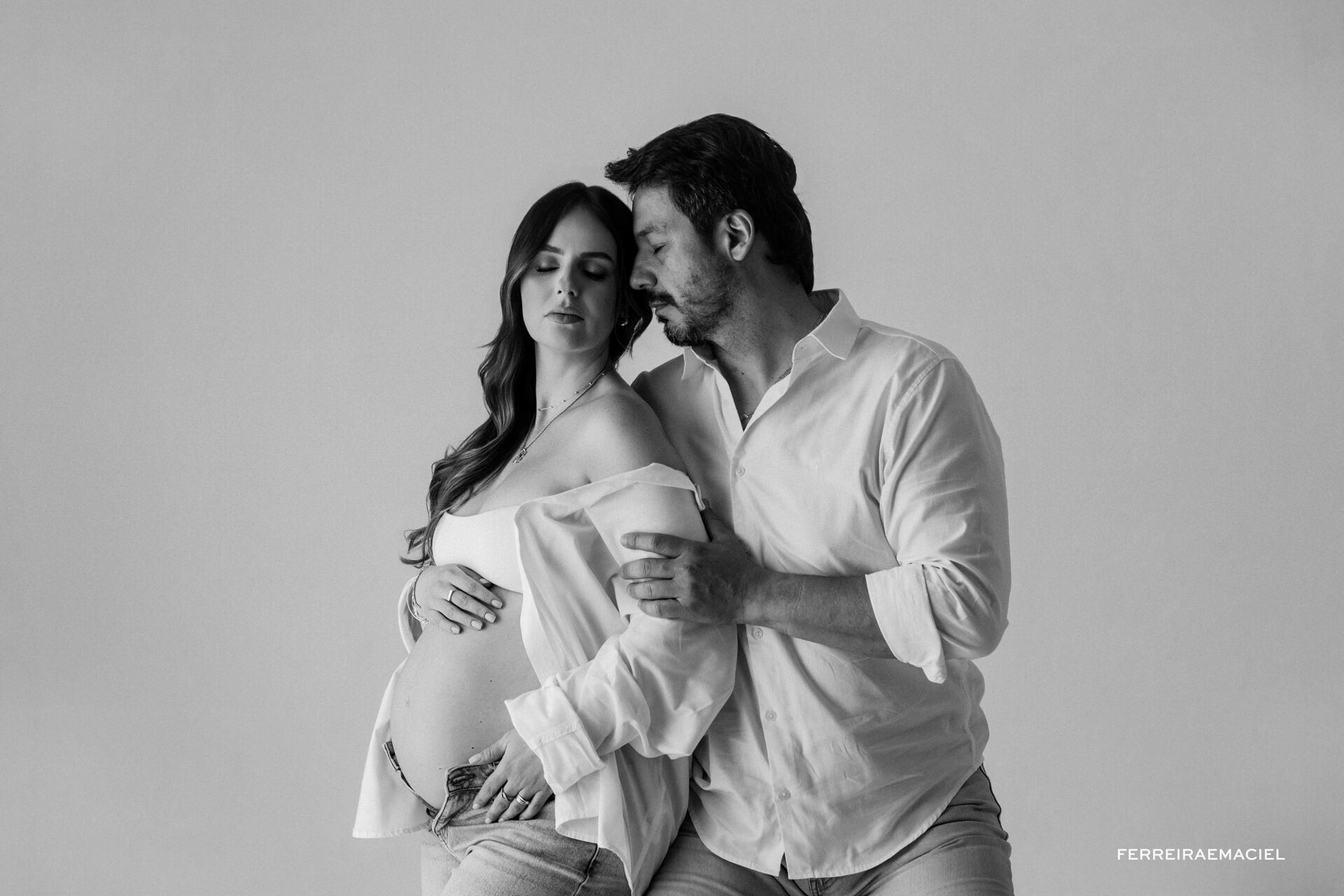 Foto Ensaio Gestante em Estúdio – Karina Mezzari – Fotografia Profissional e Produção de Moda – Araranguá SC - Imagem 24