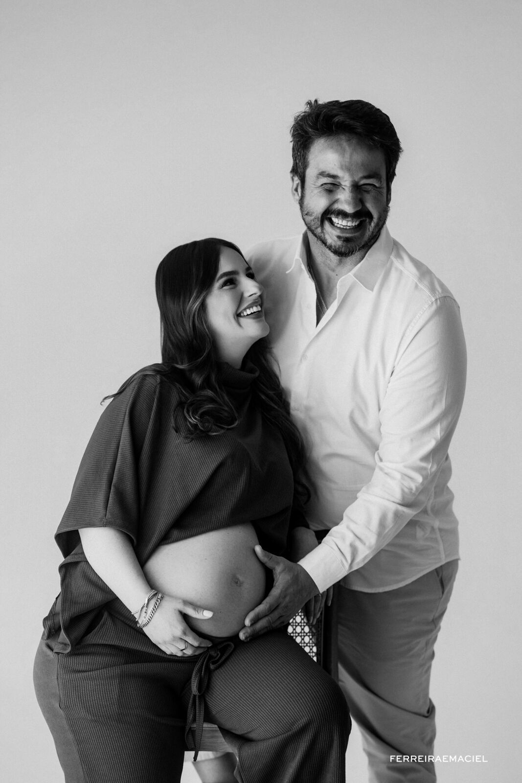 Foto Ensaio Gestante em Estúdio – Karina Mezzari – Fotografia Profissional e Produção de Moda – Araranguá SC - Imagem 4